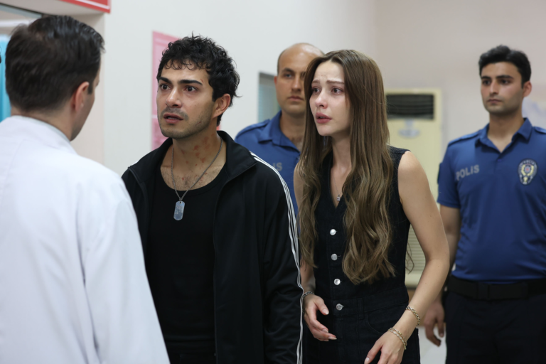 مشهد درامي من مسلسل اسطنبول رأسًا على عقب الحلقة 6 يجمع بين أمير وملك في لحظة حرجة.